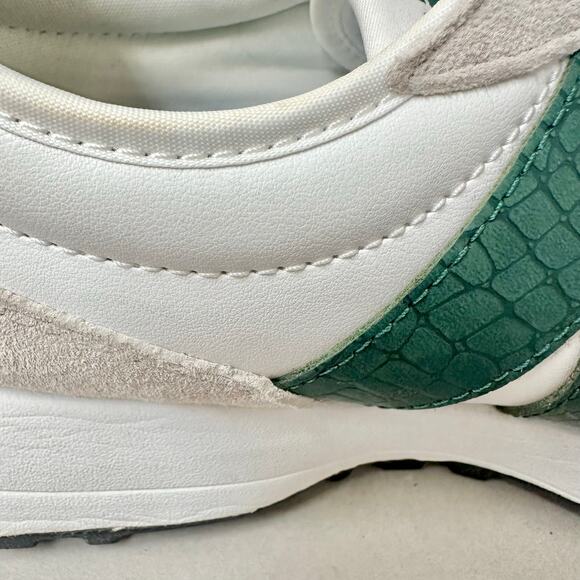 New Balance 327 sneakers in Nightwatch Green crocodile womens size‎ 9.5 Euro 40 - Picture 14 of 16